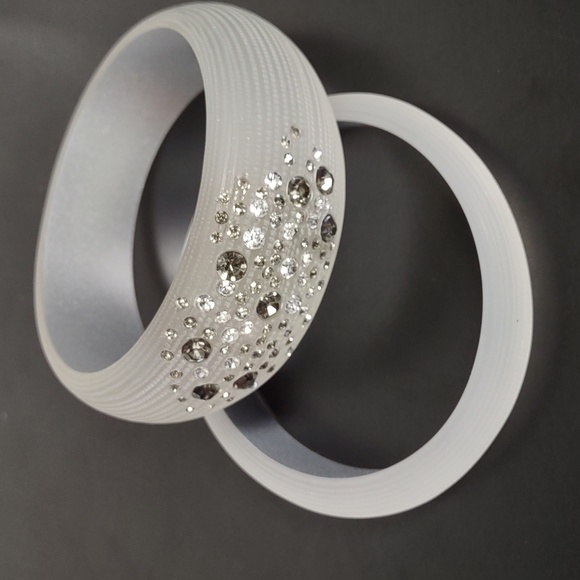 Fabulous Lucite Bangle Bracelets - Picture 2 of 7